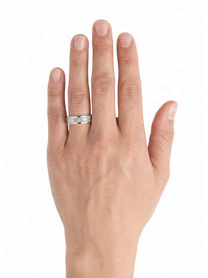 Hand wearing the narrower HELIOR Clous platinum band against a white background.