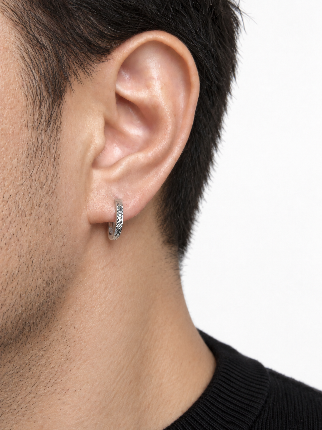 Man wearing a HELIOR platinum faceted hoop earring