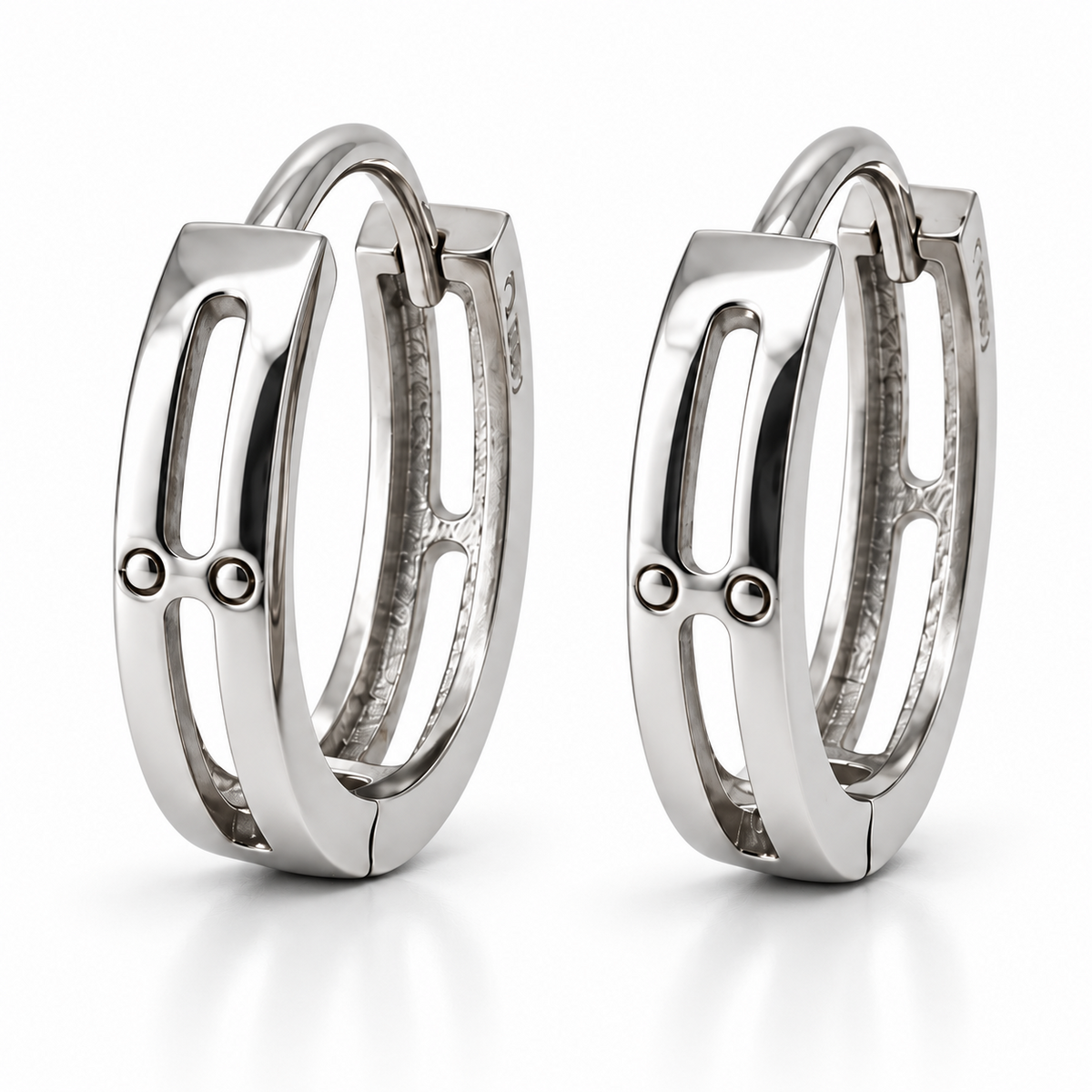Pair of PT950 platinum openwork hoop earrings, 3 mm wide with an 11.5 mm inner diameter