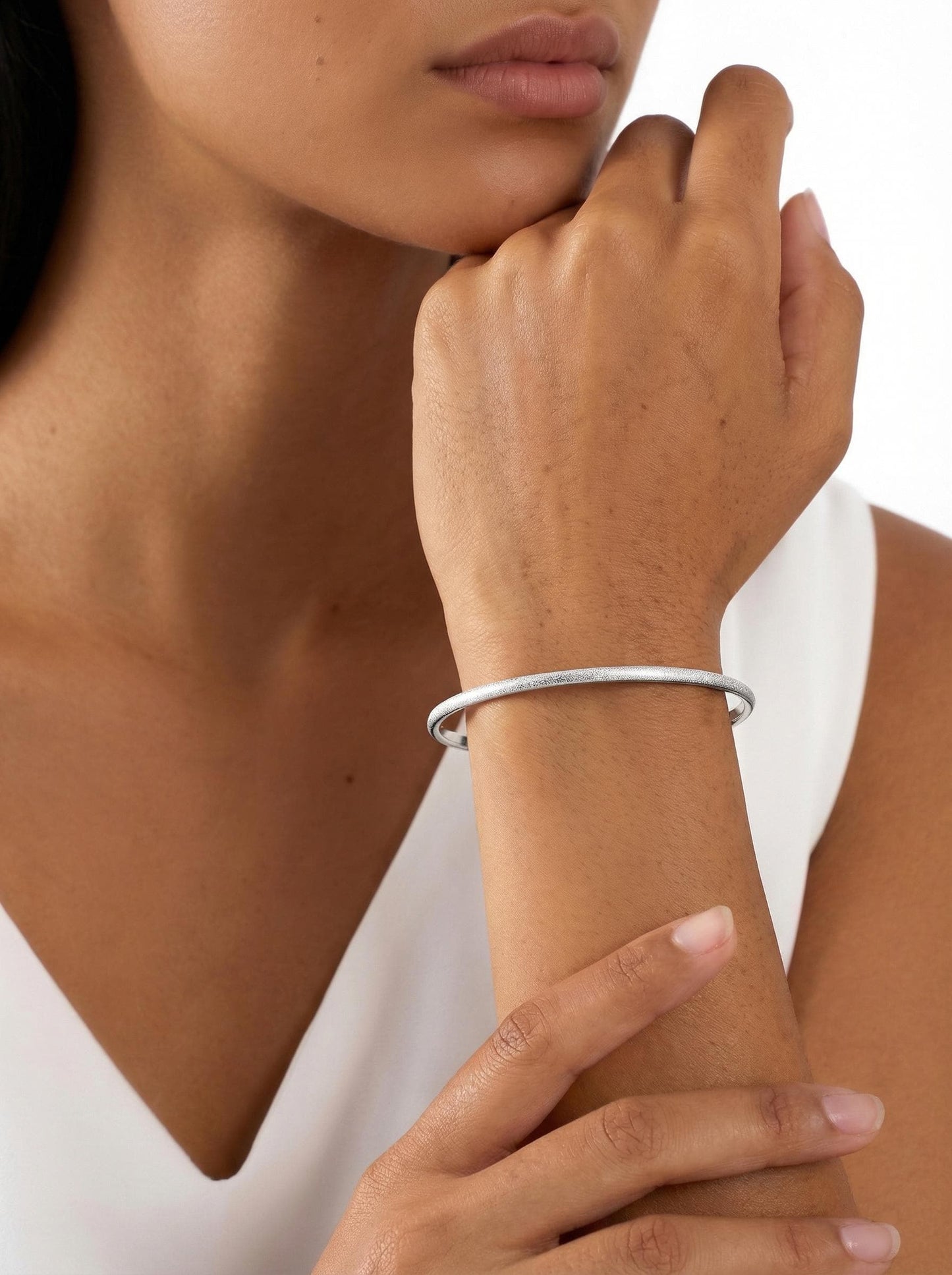 Woman wearing solid 3mm frosted PT950 platinum bangle