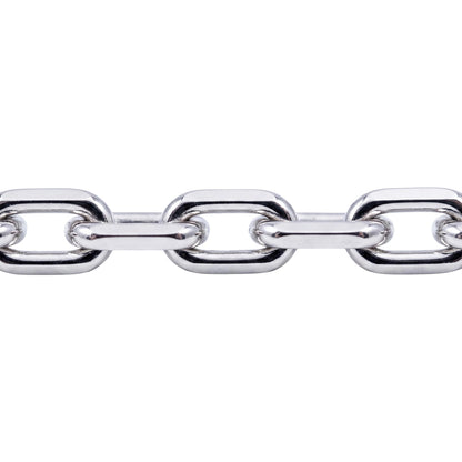 Macro detail of elongated oval links on 2.5mm platinum cable chain