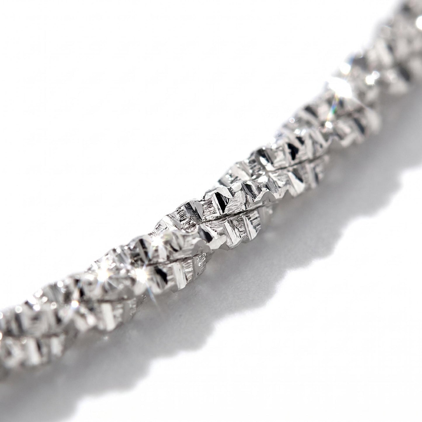 Macro detail of 1.5mm faceted platinum chain