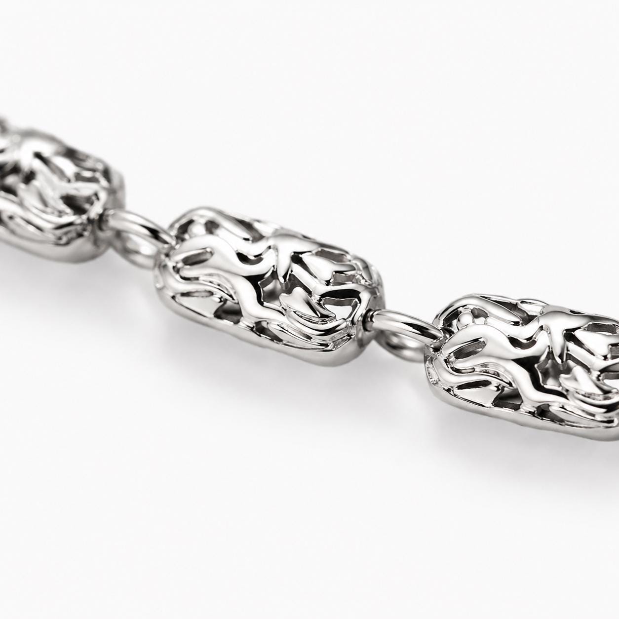 Macro detail of textured ripple platinum links