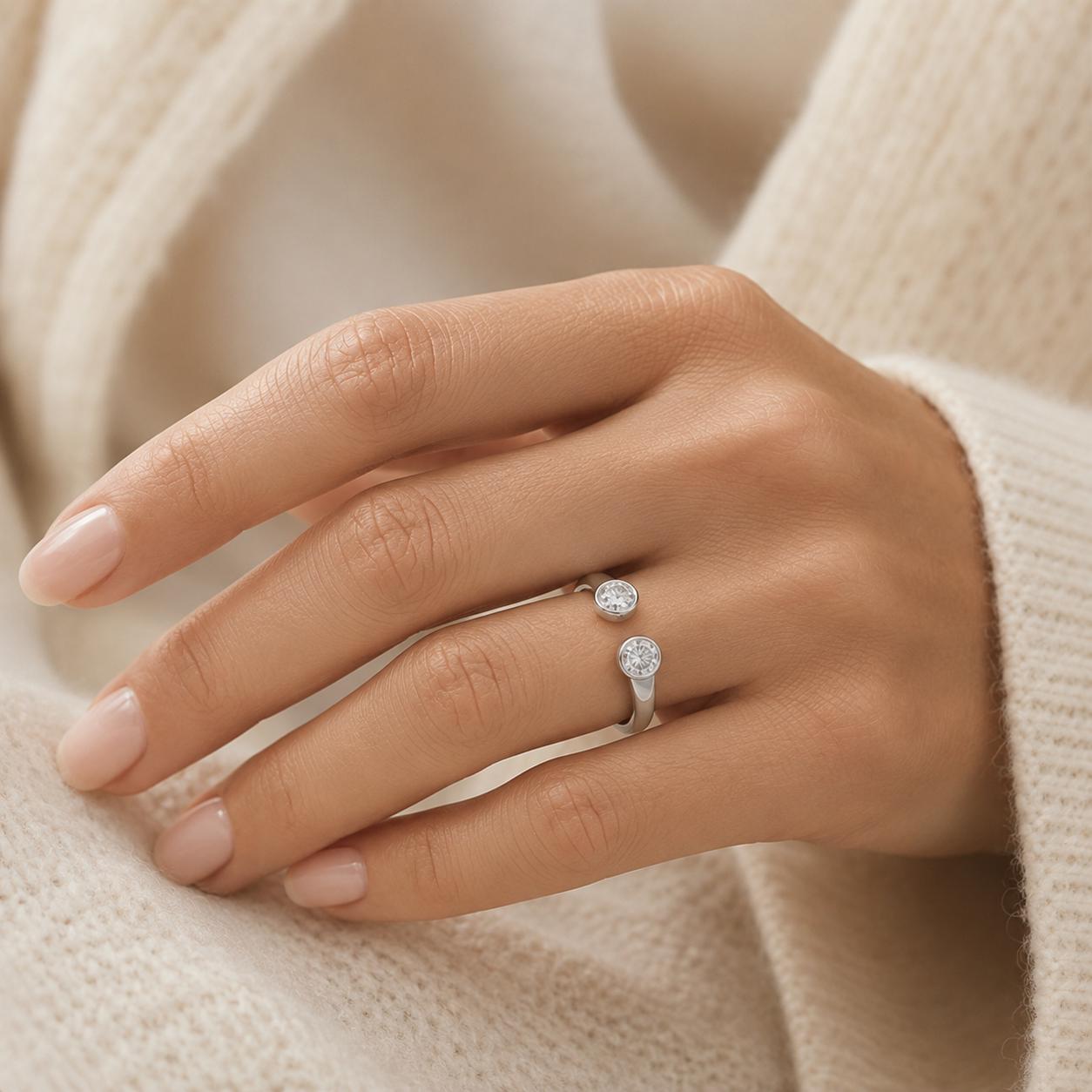 PT950 platinum two-stone lab diamond open ring 0.50ct close-up detail