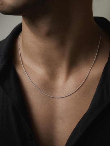Man wearing polished PT950 platinum wheat chain with black shirt