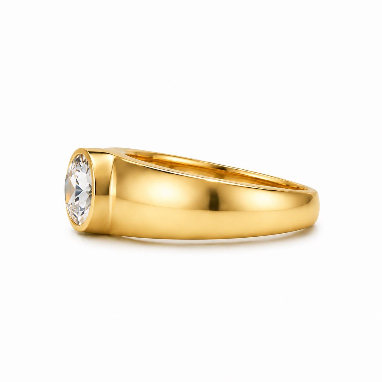 1ct round lab diamond solitaire ring in PT950 platinum or 18K gold close-up detail