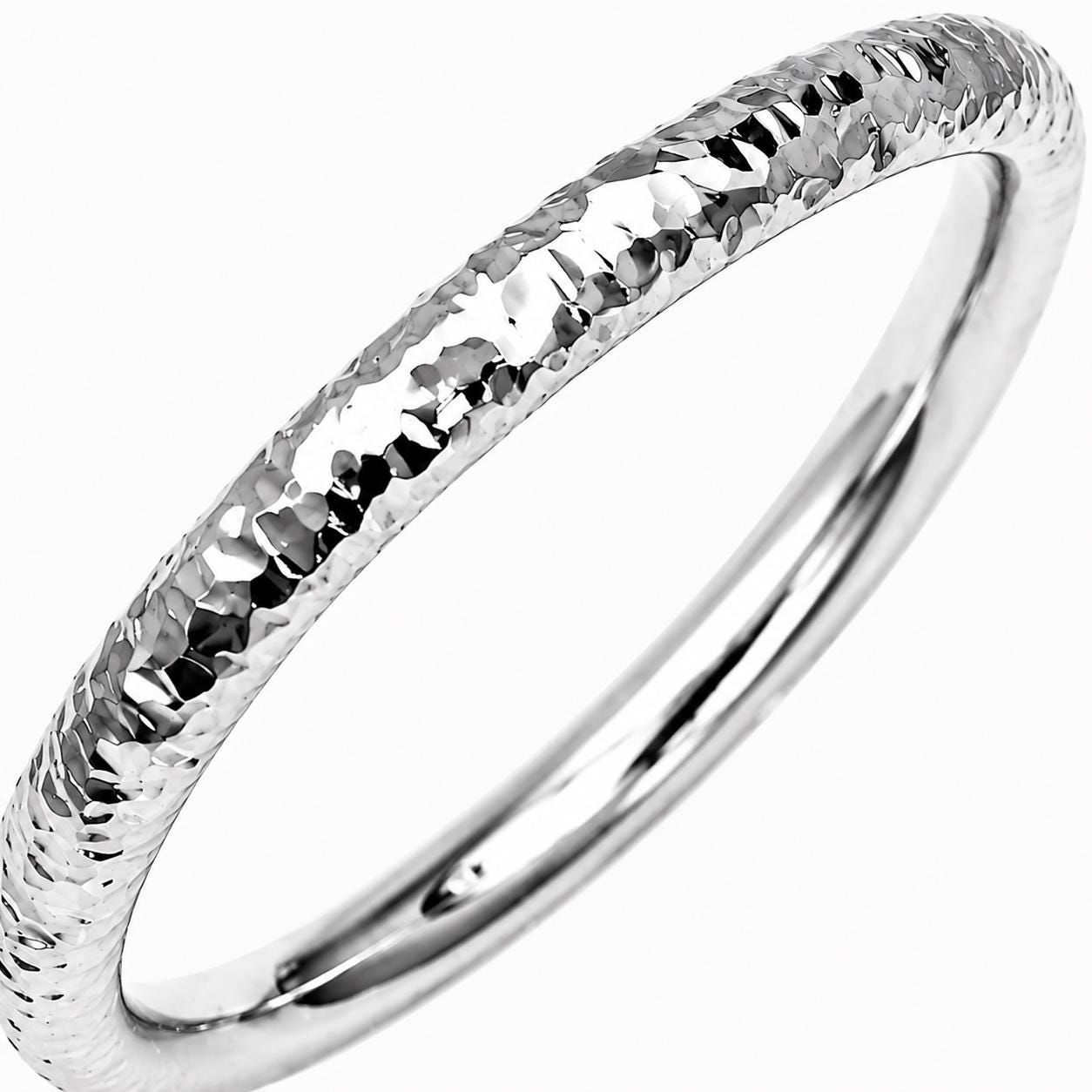 PT950 platinum faceted slim wedding band 2mm close-up detail