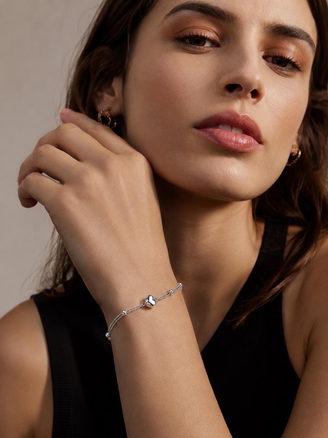Woman wearing PT950 platinum heart bracelet