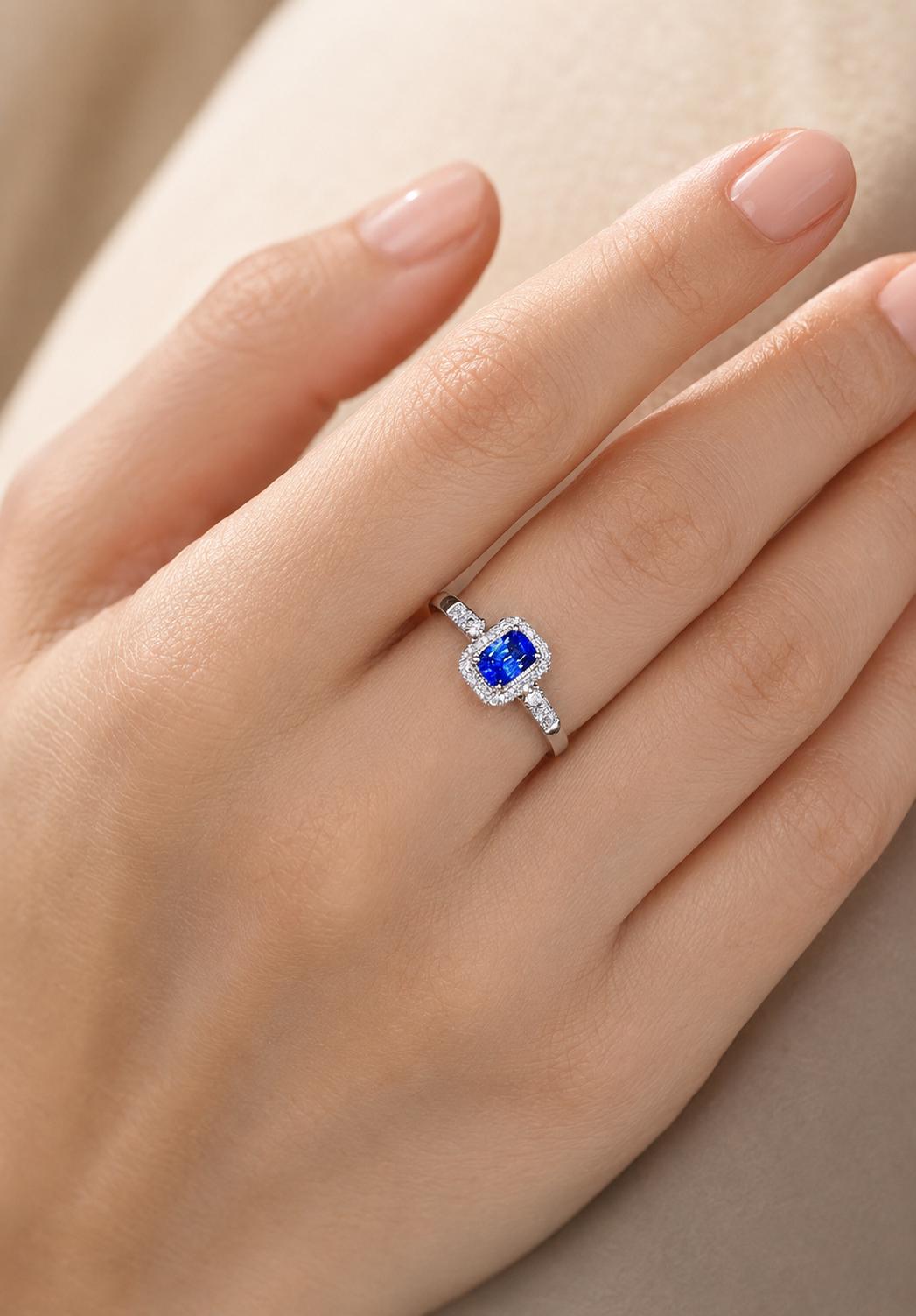 Natural sapphire platinum ring angled view